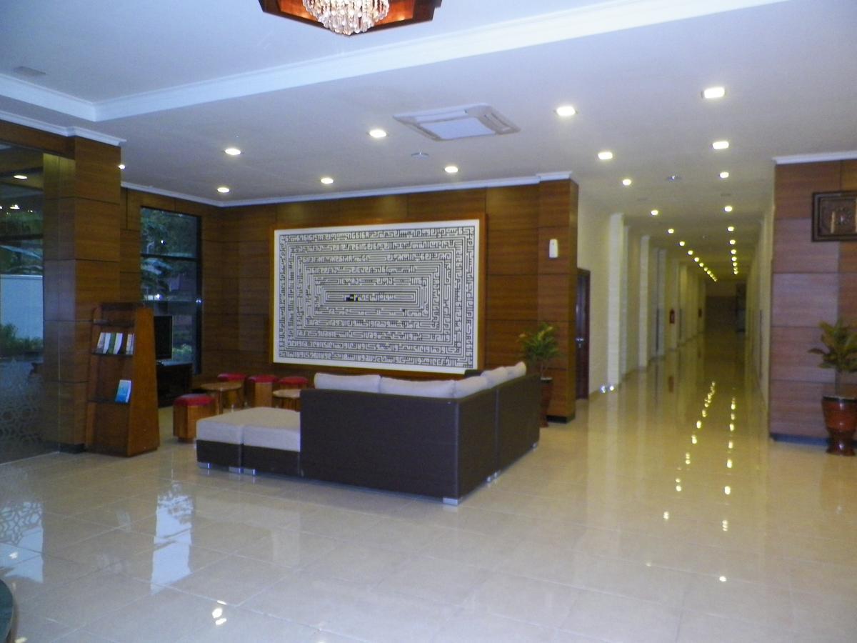 Multazam Hotel Solo ภายนอก รูปภาพ