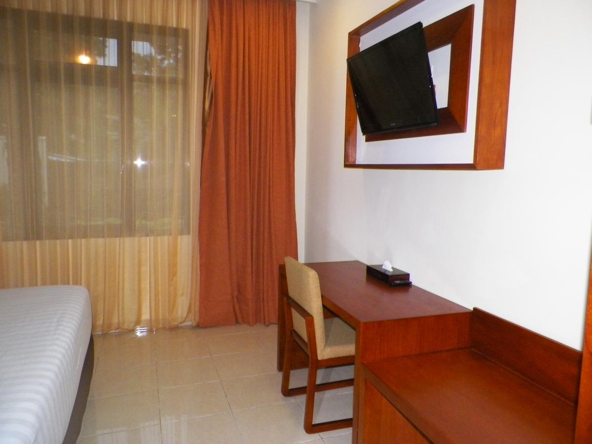 Multazam Hotel Solo ภายนอก รูปภาพ