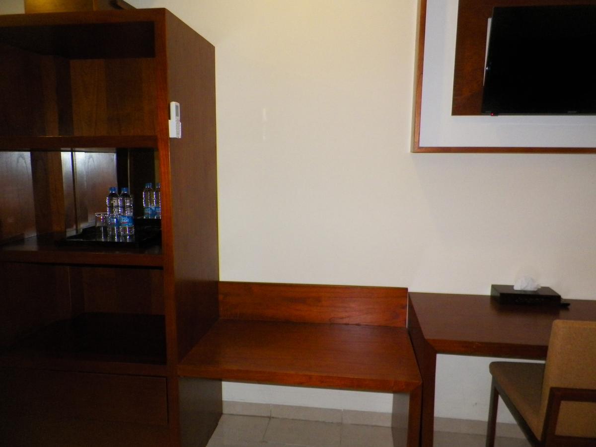 Multazam Hotel Solo ภายนอก รูปภาพ