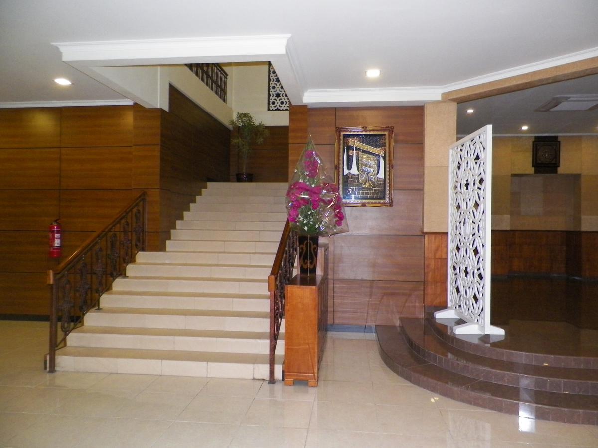 Multazam Hotel Solo ภายนอก รูปภาพ