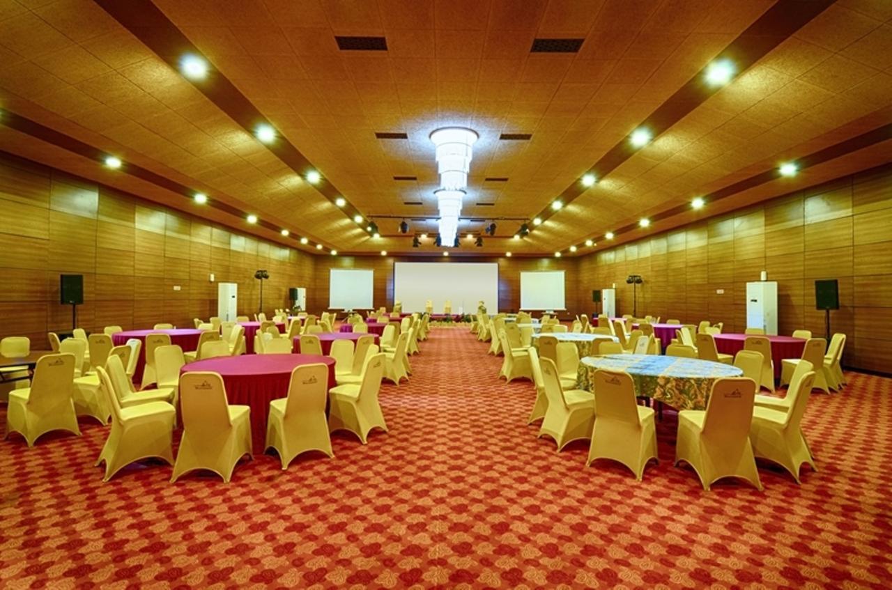 Multazam Hotel Solo ภายนอก รูปภาพ